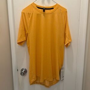 Men’s Lululemon tee